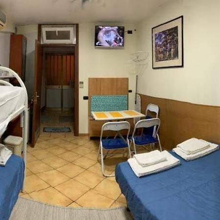לינה וארוחת בוקר נאפולי Monolocale מראה חיצוני תמונה